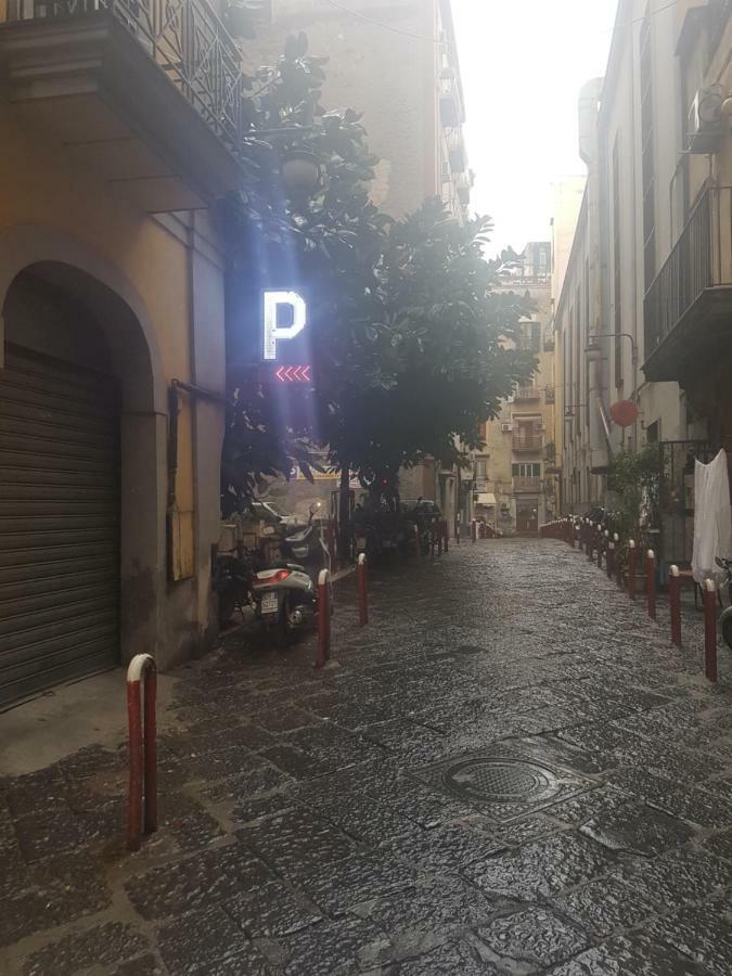 Gradoni Di Chiaia Twenty Three Naples Exterior photo